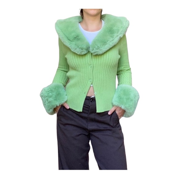 🎈SOLD HOUSE OF SUNNY Lime ribbed cardigan with faux fur cuffs and collar 4 - Picture 4 of 16
